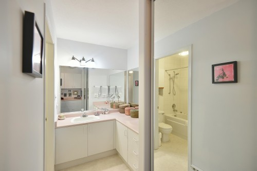 21-544 Eaglecrest Drive, Gibsons, BC - Indoor Photo Showing Bathroom