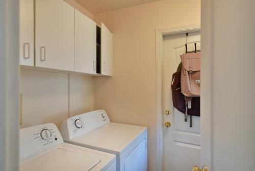 21-544 Eaglecrest Drive, Gibsons, BC - Indoor Photo Showing Laundry Room