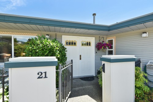 21-544 Eaglecrest Drive, Gibsons, BC - Outdoor With Exterior