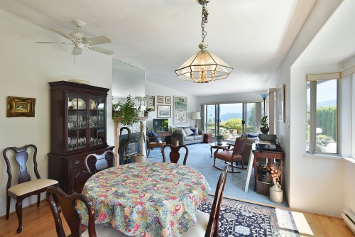 21-544 Eaglecrest Drive, Gibsons, BC - Indoor Photo Showing Dining Room