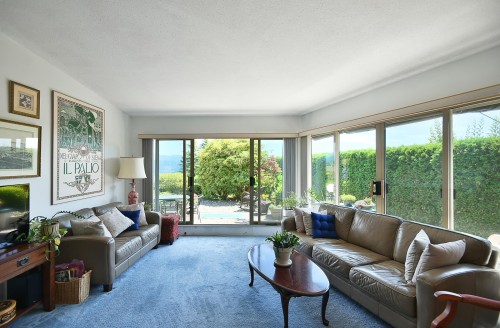 21-544 Eaglecrest Drive, Gibsons, BC - Indoor Photo Showing Living Room