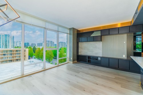 901-7373 Westminster Highway, Richmond, BC - Indoor Photo Showing Other Room