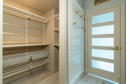 901-7373 Westminster Highway, Richmond, BC - Indoor With Storage
