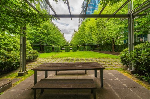 901-7373 Westminster Highway, Richmond, BC - Outdoor