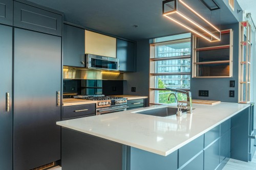 901-7373 Westminster Highway, Richmond, BC - Indoor Photo Showing Kitchen