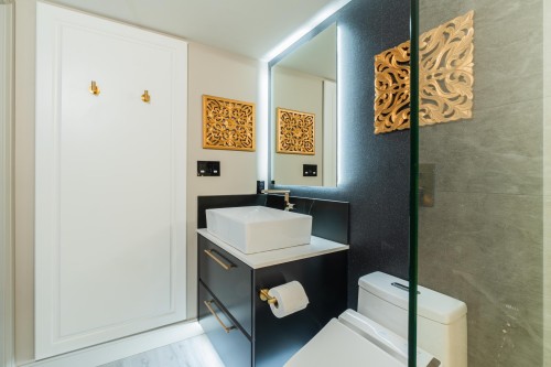 901-7373 Westminster Highway, Richmond, BC - Indoor Photo Showing Bathroom