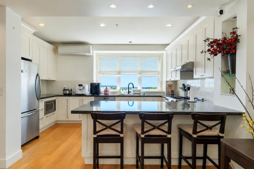 5603 Willow Street, Vancouver, BC - Indoor Photo Showing Kitchen With Upgraded Kitchen