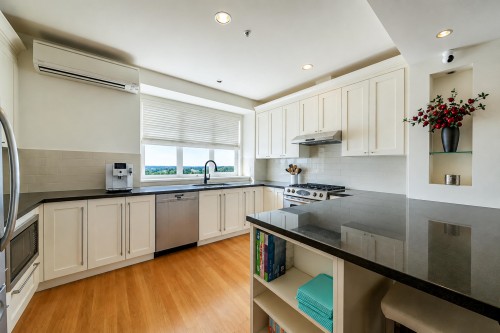 5603 Willow Street, Vancouver, BC - Indoor Photo Showing Kitchen With Upgraded Kitchen