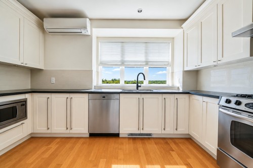 5603 Willow Street, Vancouver, BC - Indoor Photo Showing Kitchen