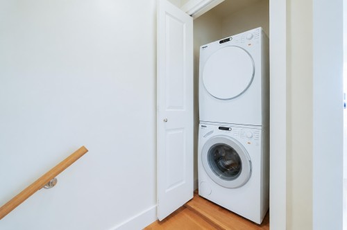 5603 Willow Street, Vancouver, BC - Indoor Photo Showing Laundry Room