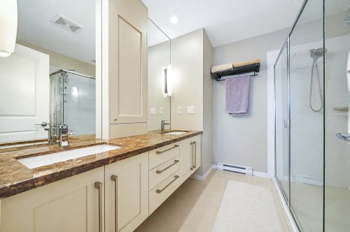 5603 Willow Street, Vancouver, BC - Indoor Photo Showing Bathroom