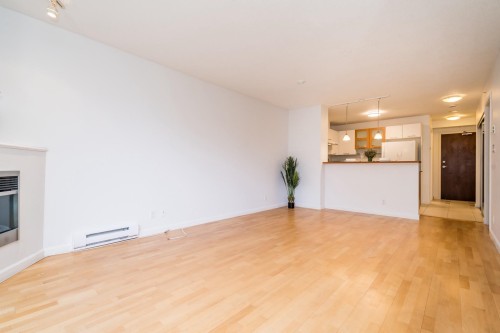 511-7831 Westminster Highway, Richmond, BC - Indoor With Fireplace