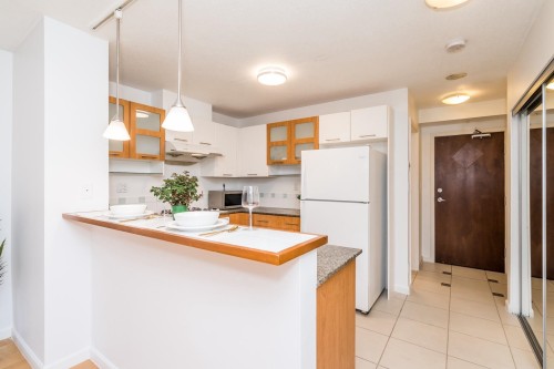 511-7831 Westminster Highway, Richmond, BC - Indoor Photo Showing Kitchen