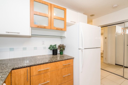 511-7831 Westminster Highway, Richmond, BC - Indoor Photo Showing Kitchen