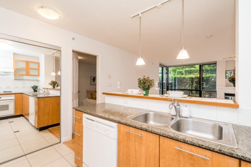 511-7831 Westminster Highway, Richmond, BC - Indoor Photo Showing Kitchen With Double Sink
