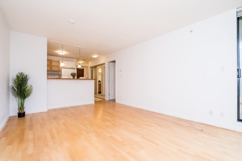 511-7831 Westminster Highway, Richmond, BC - Indoor Photo Showing Other Room