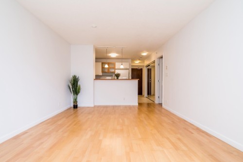 511-7831 Westminster Highway, Richmond, BC - Indoor Photo Showing Other Room