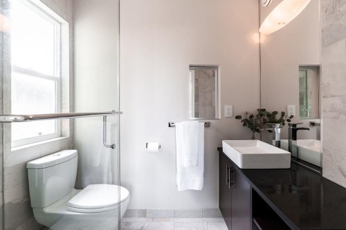 3420 1St Avenue W, Vancouver, BC - Indoor Photo Showing Bathroom