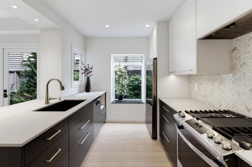 3420 1St Avenue W, Vancouver, BC - Indoor Photo Showing Kitchen With Upgraded Kitchen