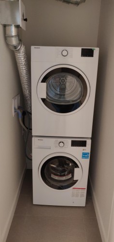 8940 University Crescent, Burnaby, BC - Indoor Photo Showing Laundry Room