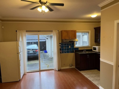 7000 Ramsay Avenue, Burnaby, BC - Indoor Photo Showing Kitchen