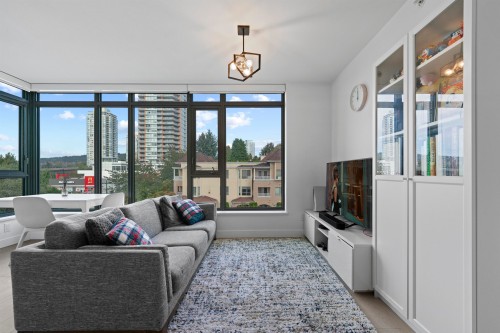 404-518 Whiting Way, Coquitlam, BC - Indoor Photo Showing Living Room