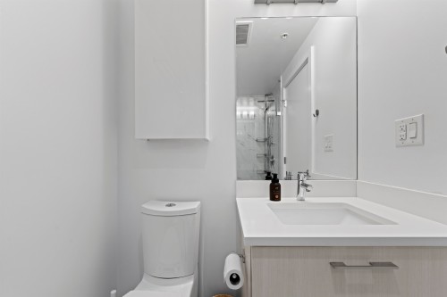 404-518 Whiting Way, Coquitlam, BC - Indoor Photo Showing Bathroom