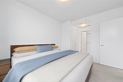 404-518 Whiting Way, Coquitlam, BC - Indoor Photo Showing Bedroom