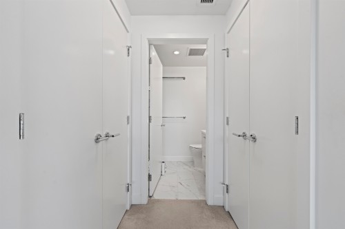 404-518 Whiting Way, Coquitlam, BC - Indoor Photo Showing Other Room