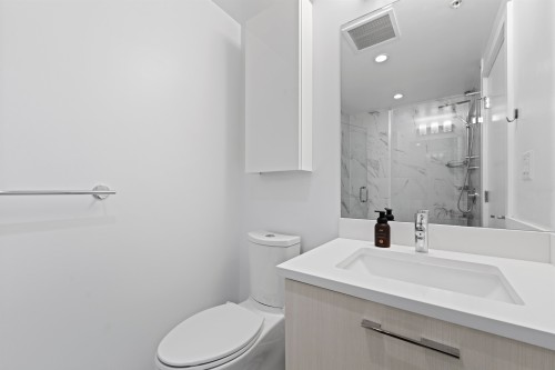 404-518 Whiting Way, Coquitlam, BC - Indoor Photo Showing Bathroom