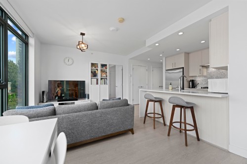 404-518 Whiting Way, Coquitlam, BC - Indoor Photo Showing Other Room