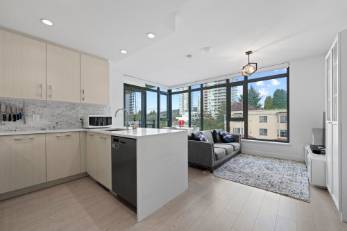 404-518 Whiting Way, Coquitlam, BC - Indoor Photo Showing Kitchen