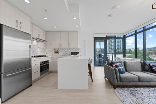 404-518 Whiting Way, Coquitlam, BC - Indoor Photo Showing Kitchen With Upgraded Kitchen