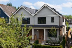 2-242 20th Avenue E Vancouver, BC V5V 1M1