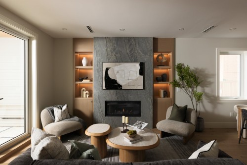 2-242 20Th Avenue E, Vancouver, BC - Indoor Photo Showing Living Room With Fireplace