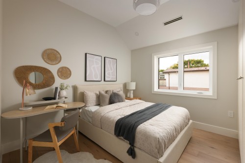 2-242 20Th Avenue E, Vancouver, BC - Indoor Photo Showing Bedroom