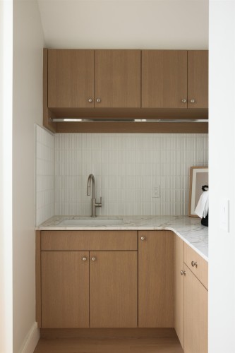 2-242 20Th Avenue E, Vancouver, BC - Indoor Photo Showing Kitchen
