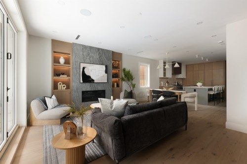 2-242 20Th Avenue E, Vancouver, BC - Indoor Photo Showing Living Room With Fireplace