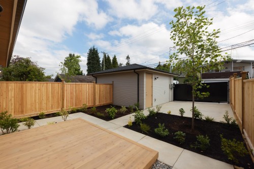 2-242 20Th Avenue E, Vancouver, BC - Outdoor With Exterior