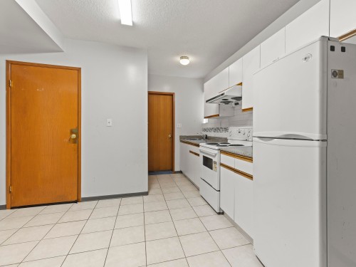 3369 Price Street, Vancouver, BC - Indoor Photo Showing Kitchen