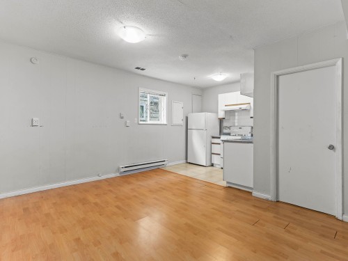 3369 Price Street, Vancouver, BC - Indoor Photo Showing Kitchen