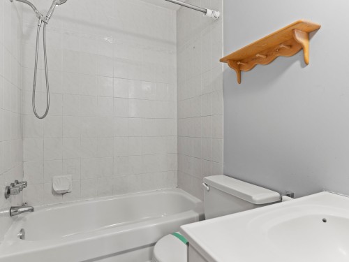 3369 Price Street, Vancouver, BC - Indoor Photo Showing Bathroom