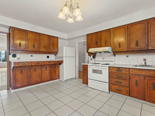 3369 Price Street, Vancouver, BC - Indoor Photo Showing Kitchen