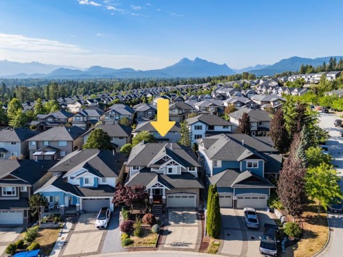 24699 103A Avenue, Maple Ridge, BC - Outdoor With Facade With View
