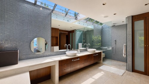 4468 Stone Crescent, West Vancouver, BC - Indoor Photo Showing Bathroom