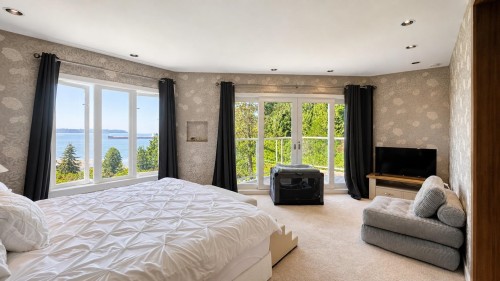 4468 Stone Crescent, West Vancouver, BC - Indoor Photo Showing Bedroom