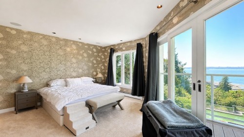 4468 Stone Crescent, West Vancouver, BC - Indoor Photo Showing Bedroom