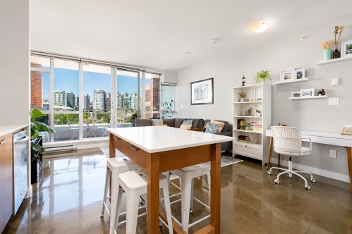 704-221 Union Street  Vancouver, BC V6A 0B4