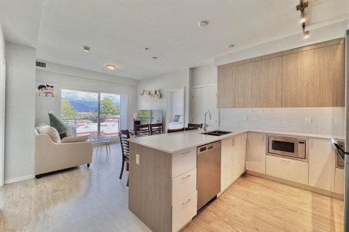 227-6283 Kingsway, Burnaby, BC 