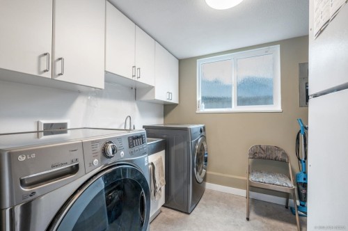 7720 Waterton Drive, Richmond, BC - Indoor Photo Showing Laundry Room